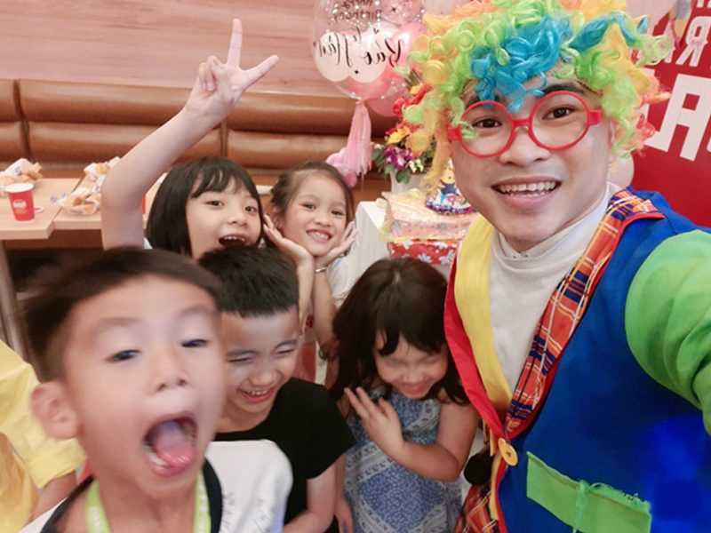 chú hề tiếng anh là gì 
